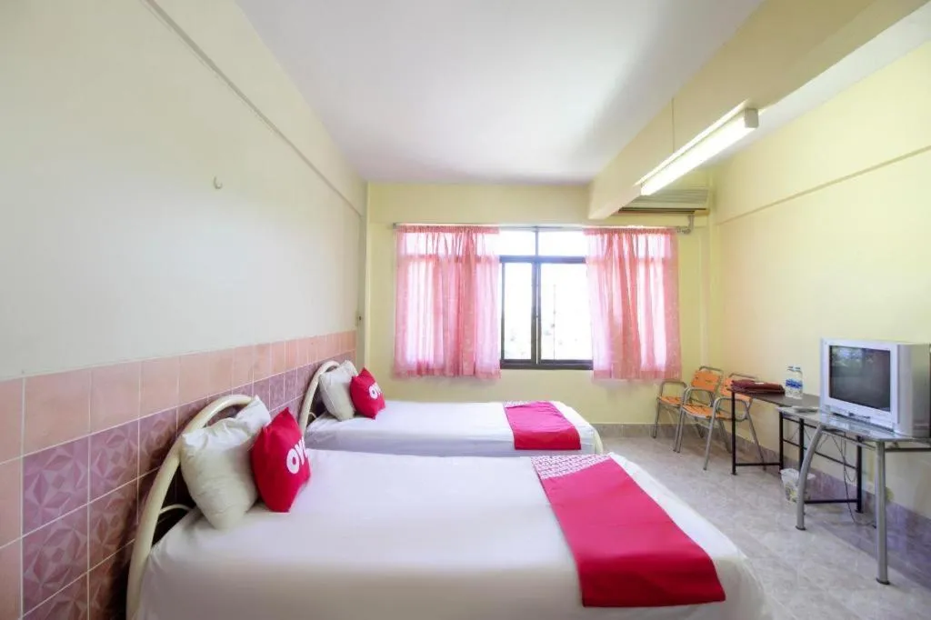 Bed in OYO 75372 Flight hut hotel