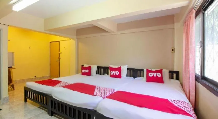 Bed in OYO 75372 Flight hut hotel