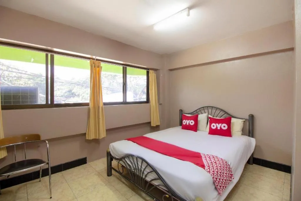 Bed in OYO 75372 Flight hut hotel