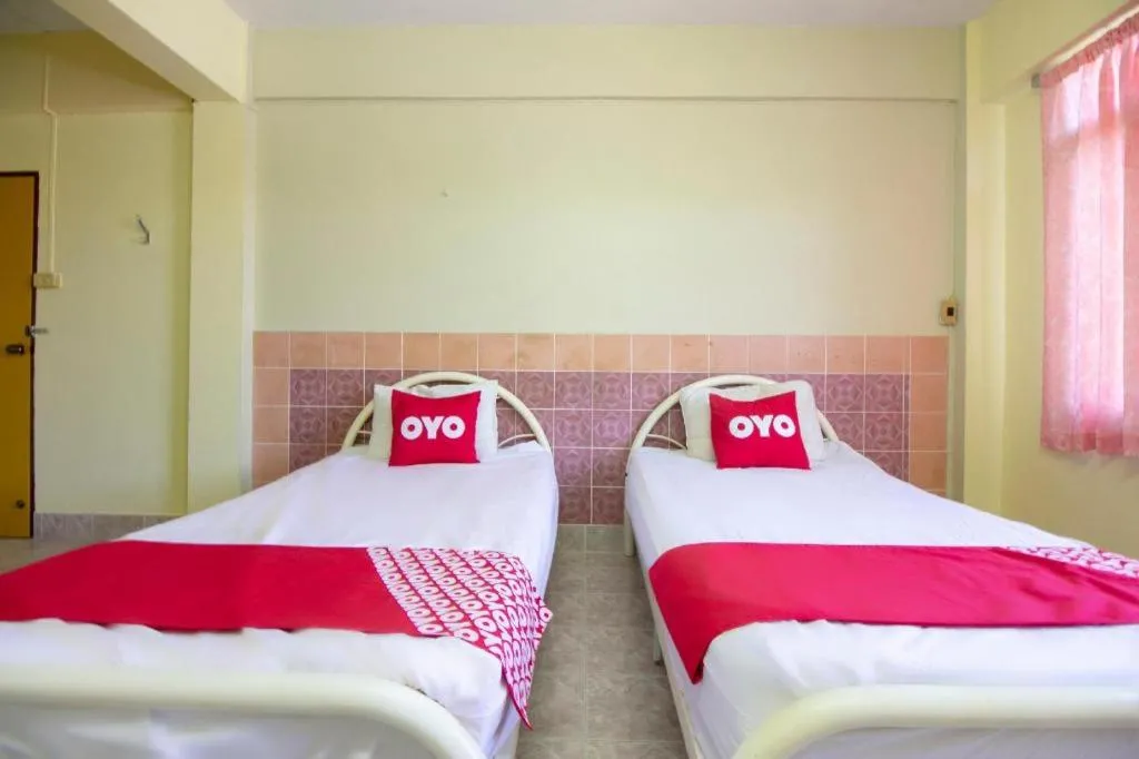 Bed in OYO 75372 Flight hut hotel