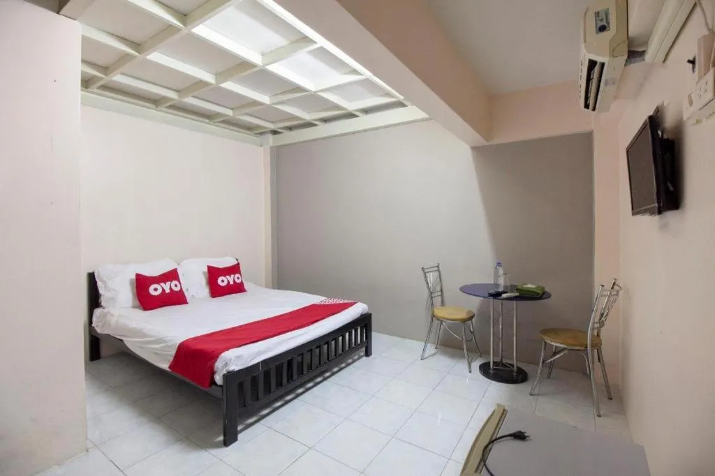 Bed in OYO 75372 Flight hut hotel