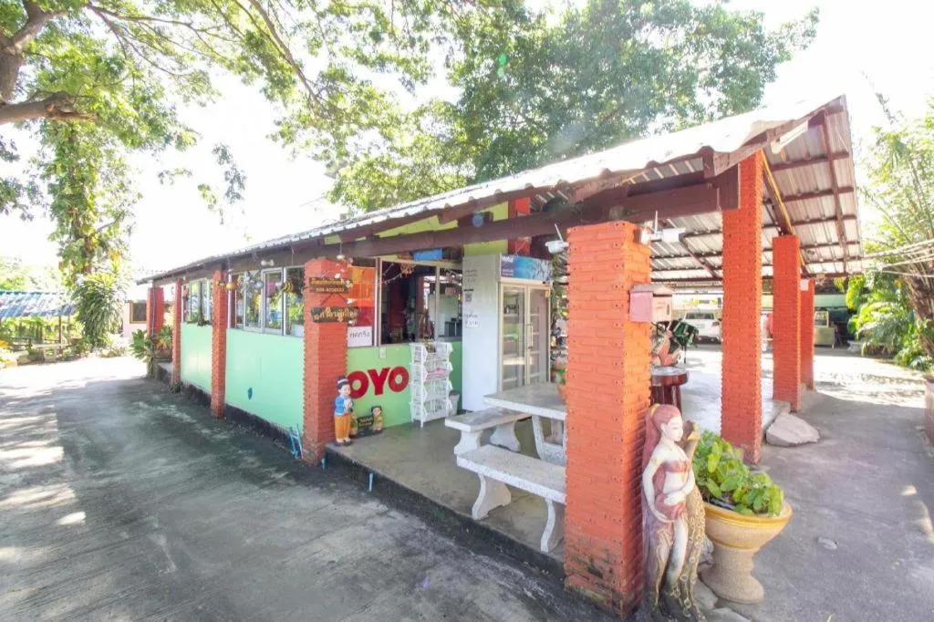 OYO 75372 Flight hut hotel