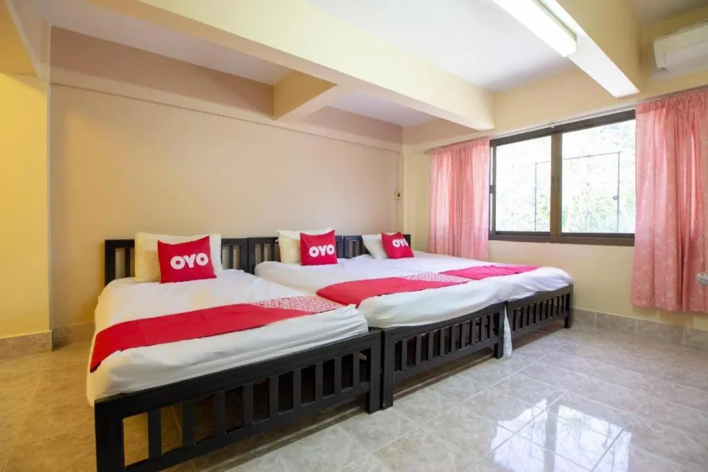 Bed in OYO 75372 Flight hut hotel