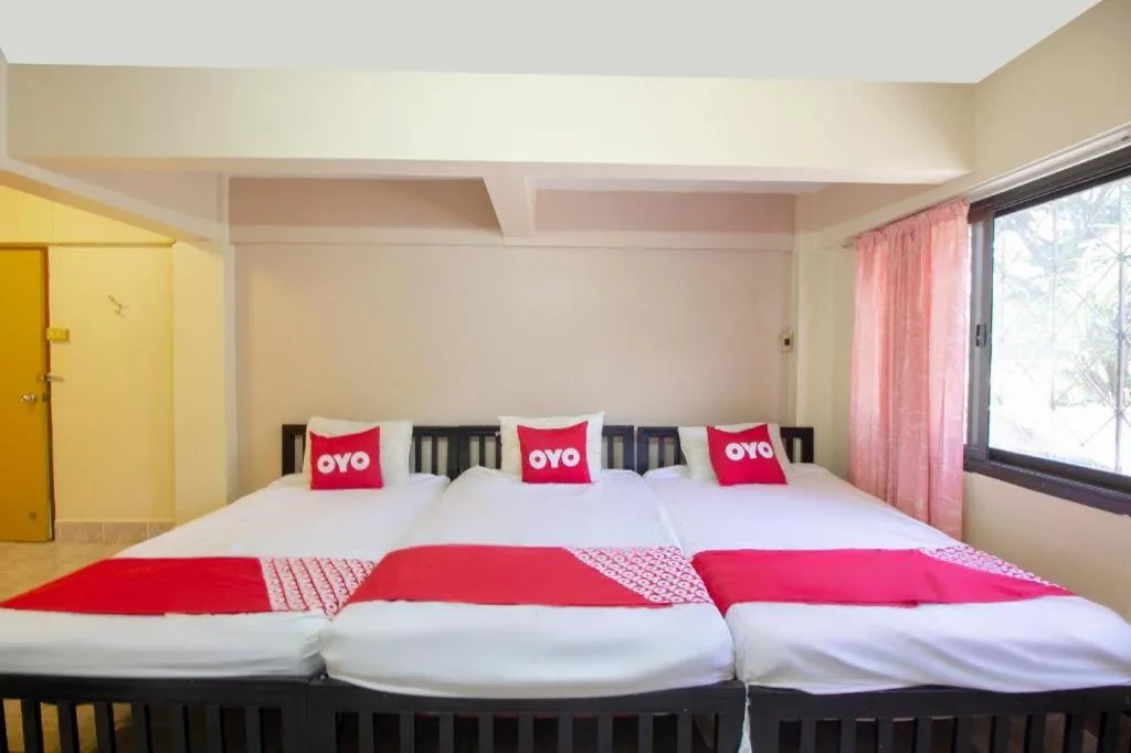 Bed in OYO 75372 Flight hut hotel