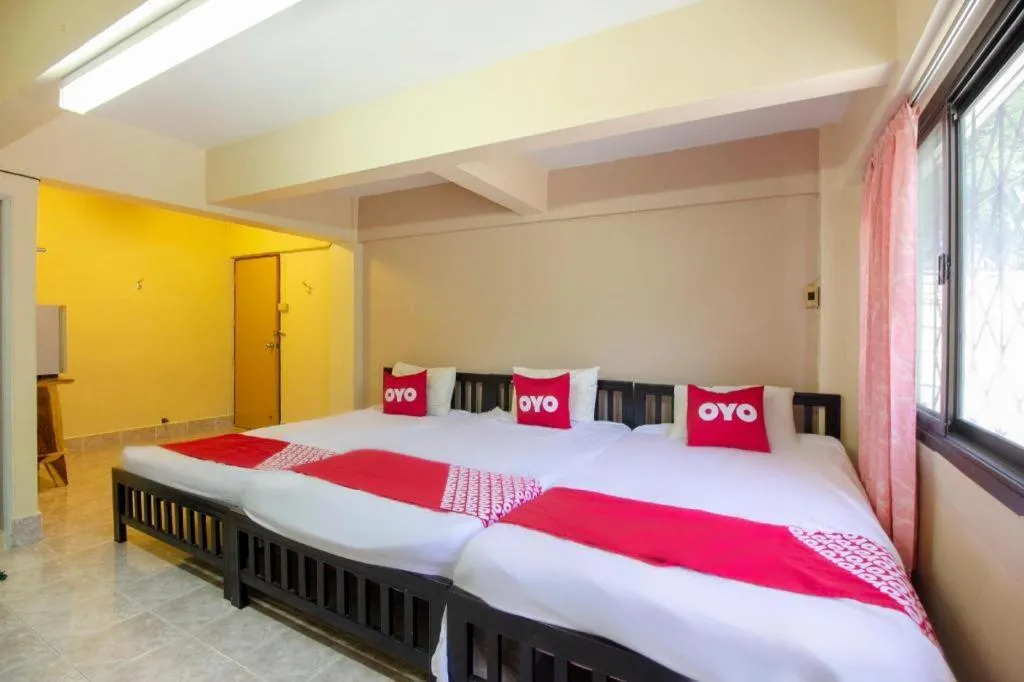 Bed in OYO 75372 Flight hut hotel