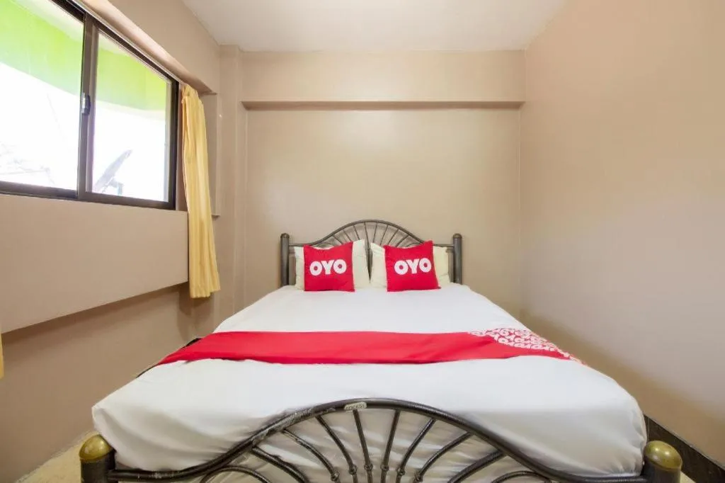 Bed in OYO 75372 Flight hut hotel