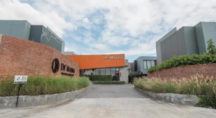 OYO 75368 Demadre Resort