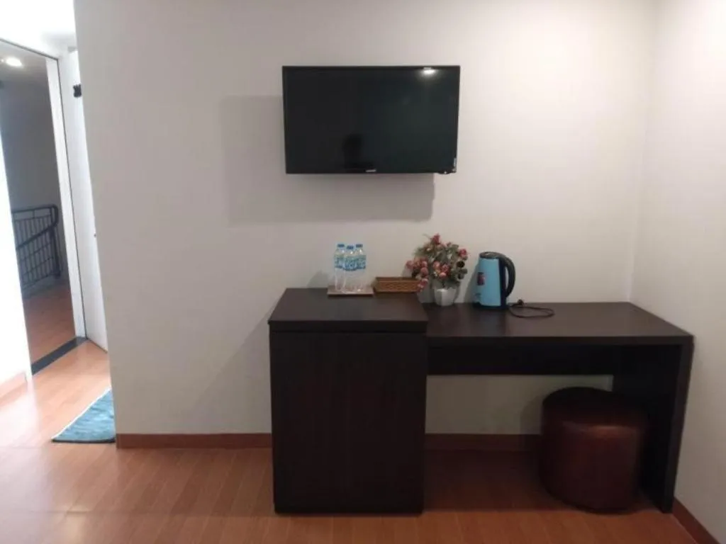 OYO 1167 Haya Hotel