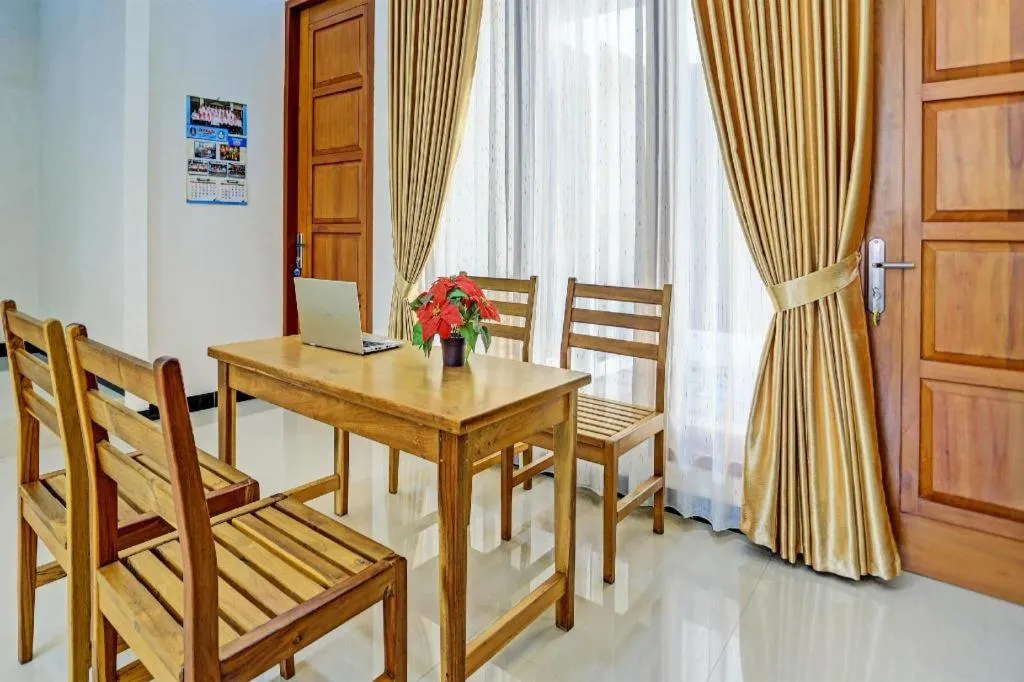 OYO 92387 Ratu Homestay Syariah