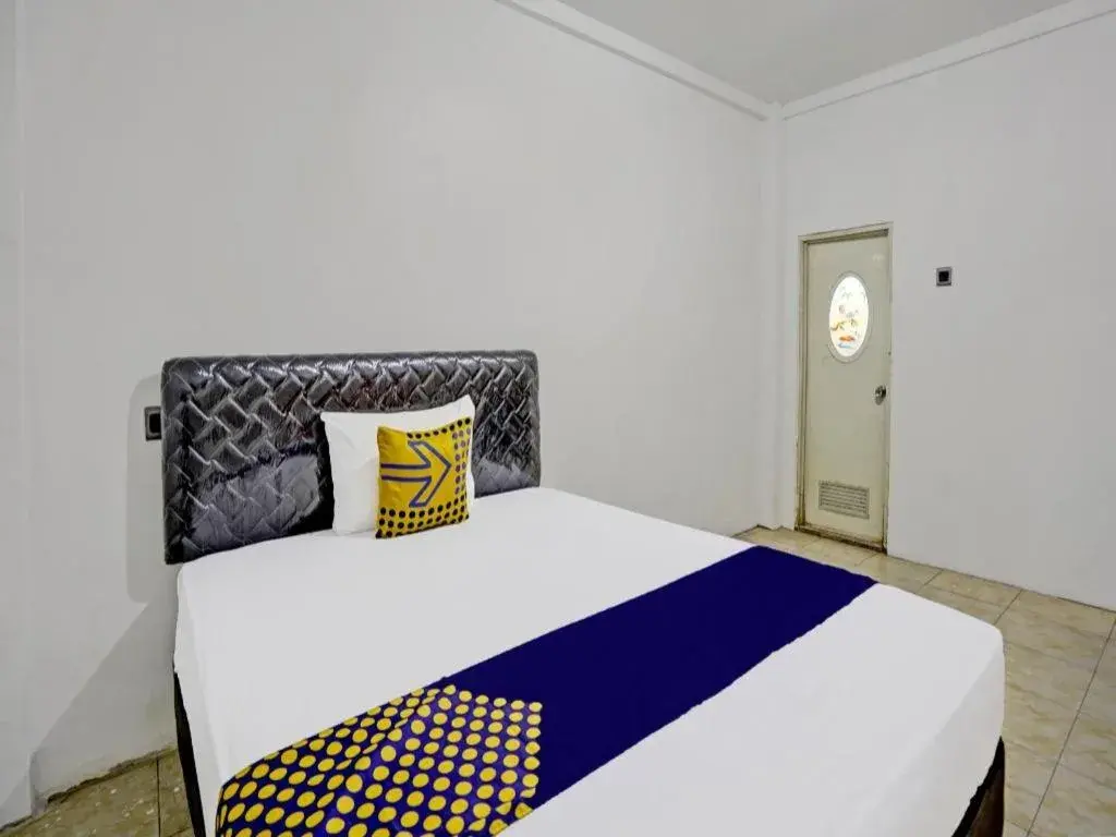 Bed in Hotel O Griya Sandi Residence Family NearPantai Boom Bed in Hotel O Griya Sandi Residence Family NearPantai Boom