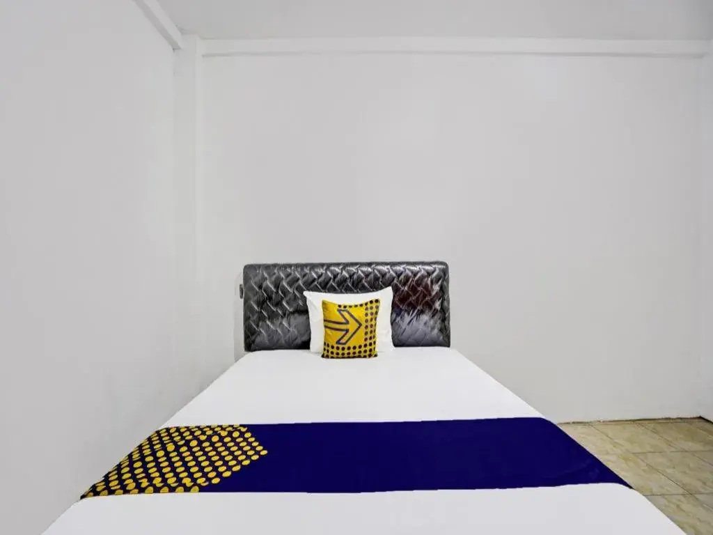 Bed in Hotel O Griya Sandi Residence Family NearPantai Boom Bed in Hotel O Griya Sandi Residence Family NearPantai Boom