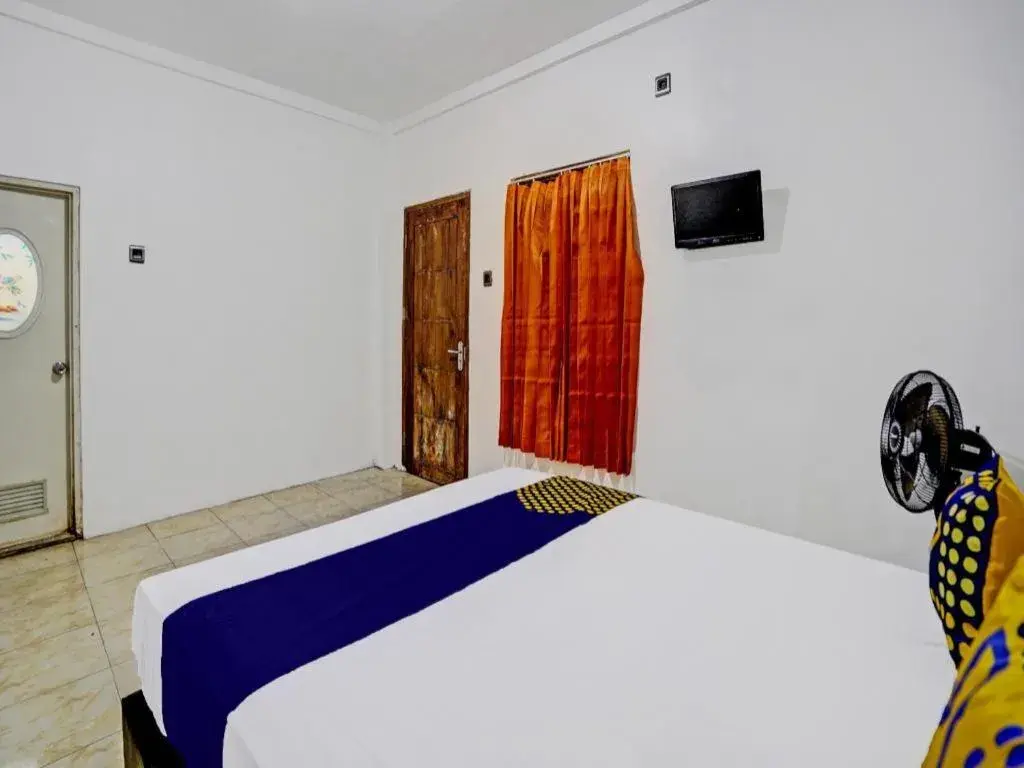 Bed in Hotel O Griya Sandi Residence Family NearPantai Boom Bed in Hotel O Griya Sandi Residence Family NearPantai Boom