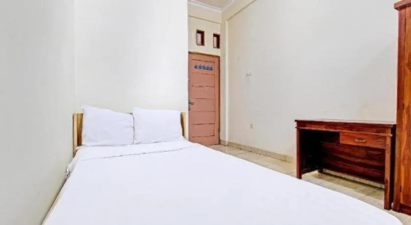 Bed in OYO Life 92663 Karmel 6