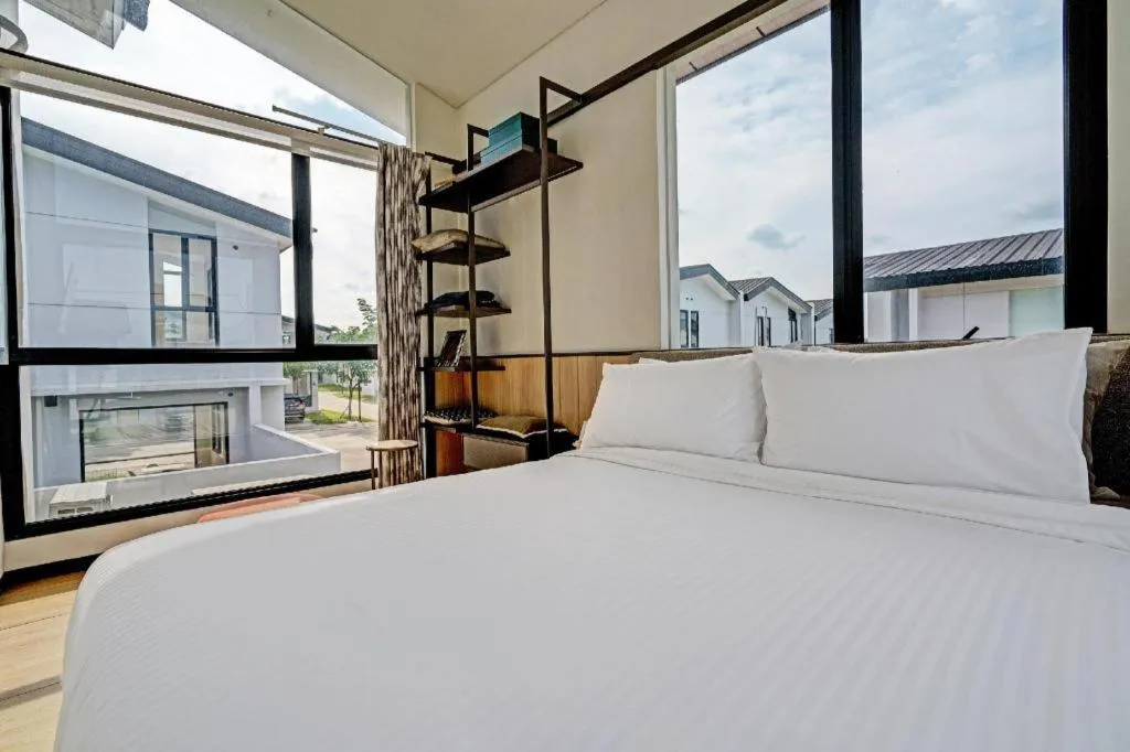 Bed in OYO Life 92719 Rolling Hills Residence Karawang