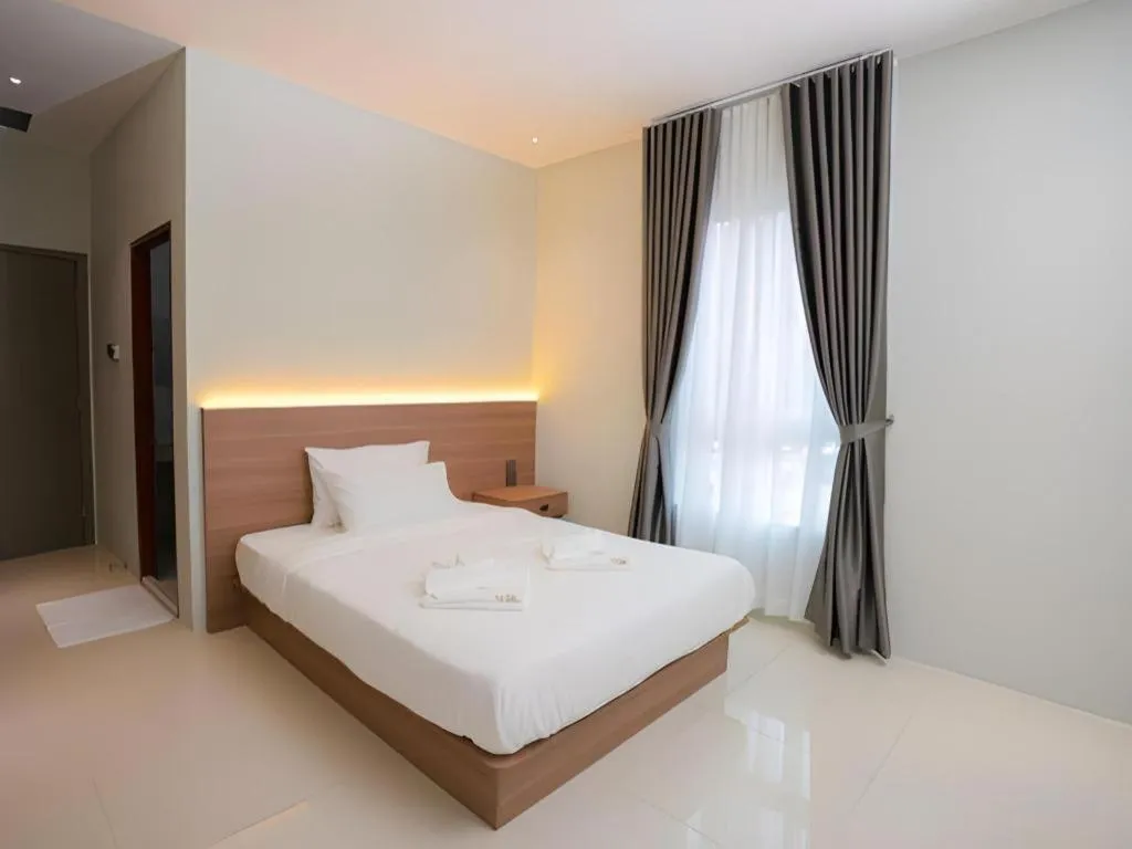 Bed in Athenee Hotel Vientiane