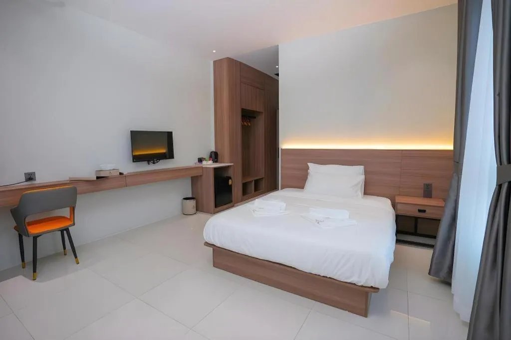 Bed in Athenee Hotel Vientiane