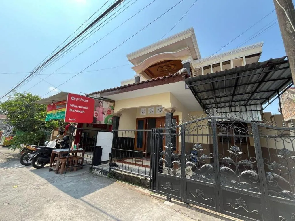 OYO 94003 Anjuk Ladang Homestay