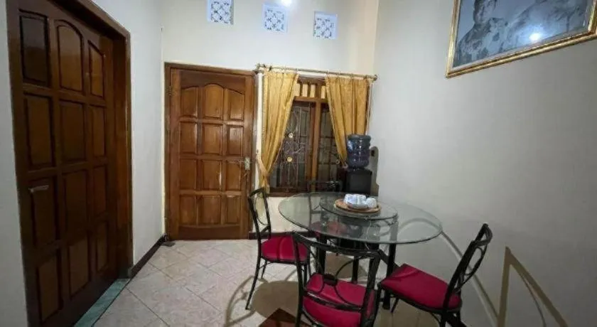 OYO 94003 Anjuk Ladang Homestay