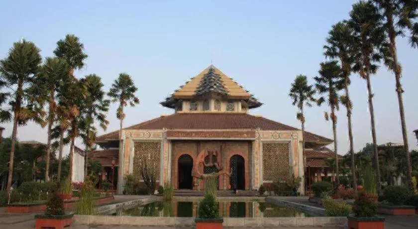 OYO 94003 Anjuk Ladang Homestay