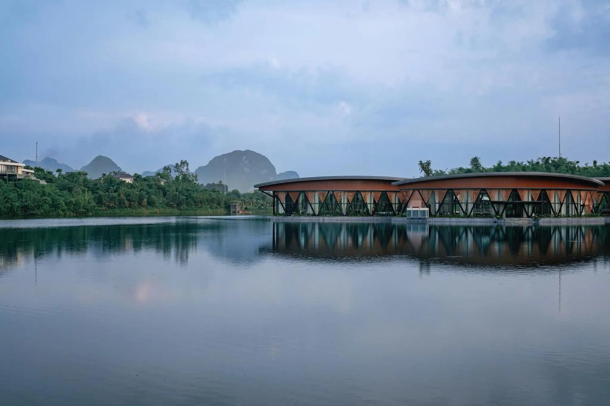 Restaurant/places to eat in Lamori Resort & Spa