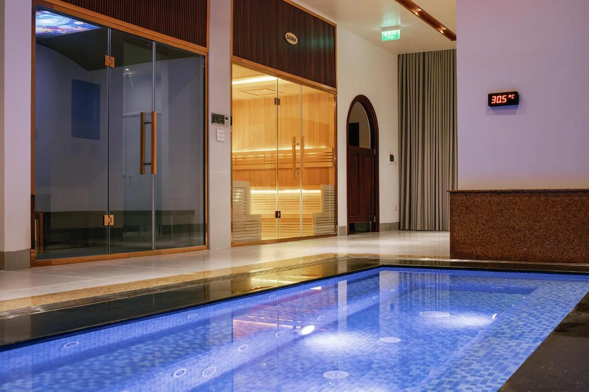 Hot Tub in Lamori Resort & Spa