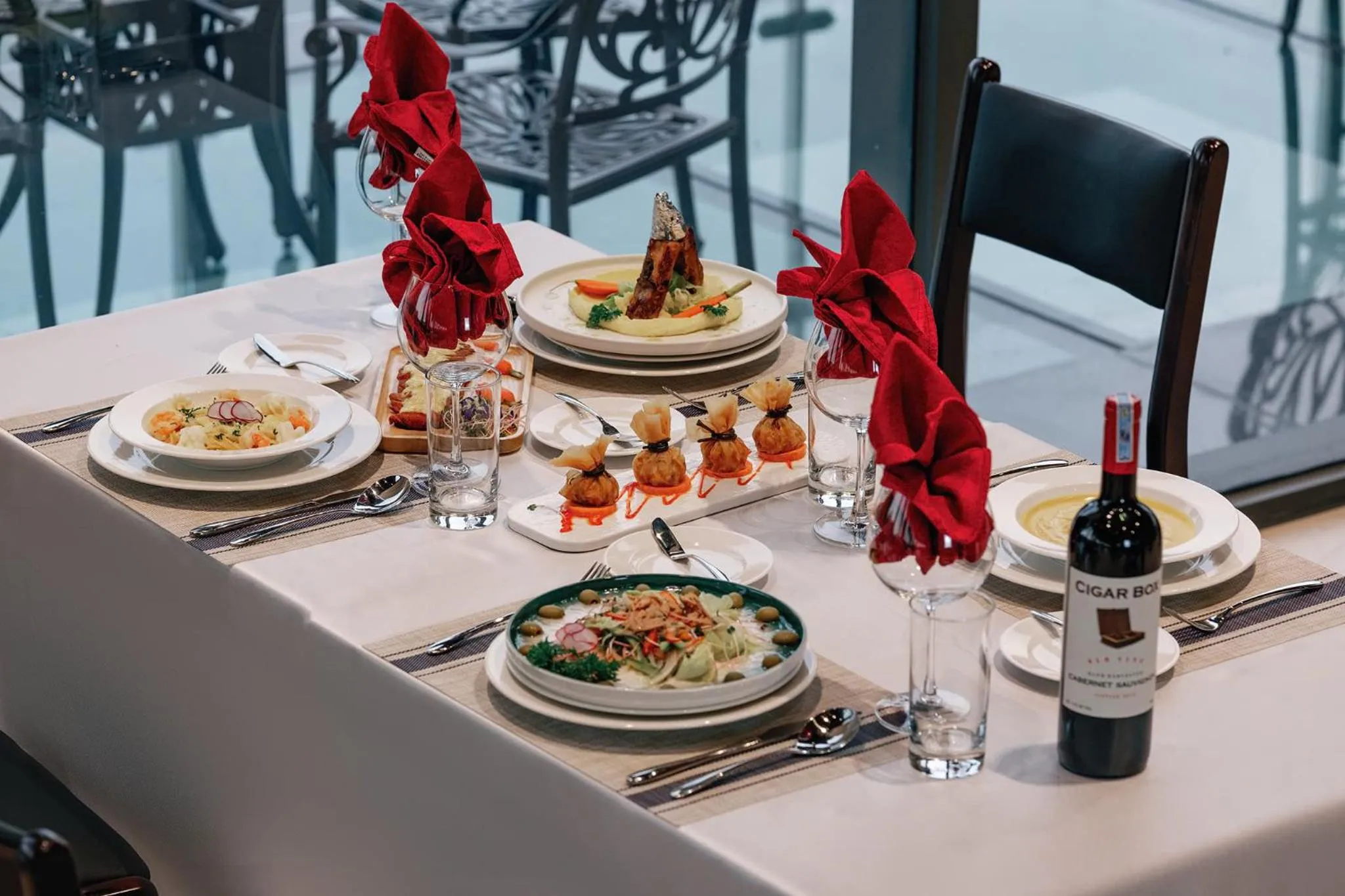 Restaurant/places to eat in Lamori Resort & Spa