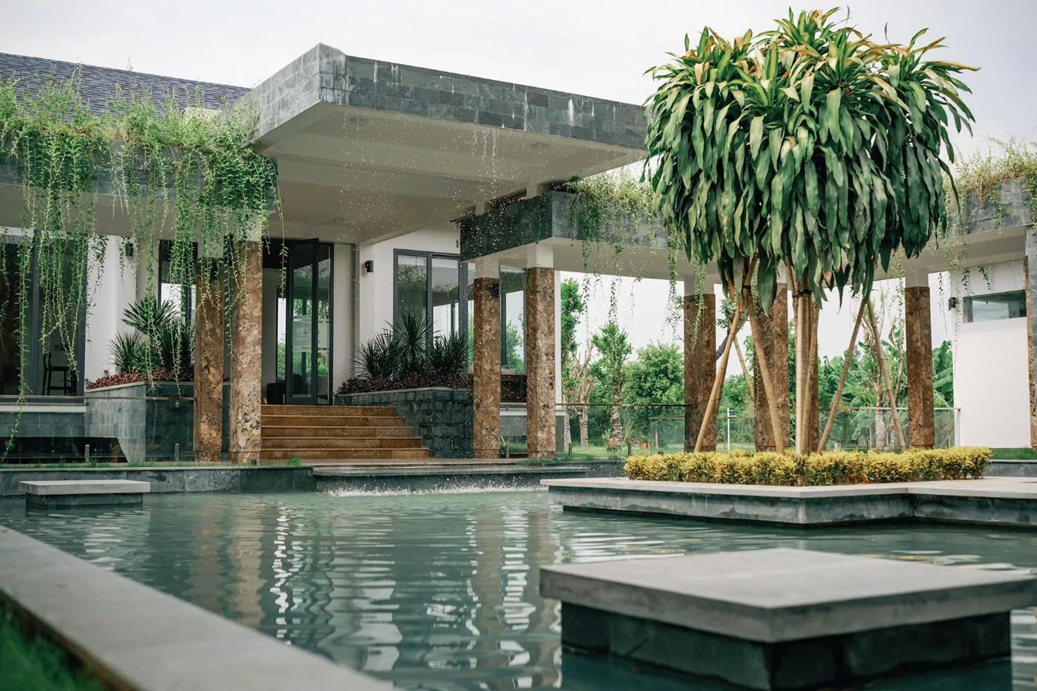 Garden in Lamori Resort & Spa