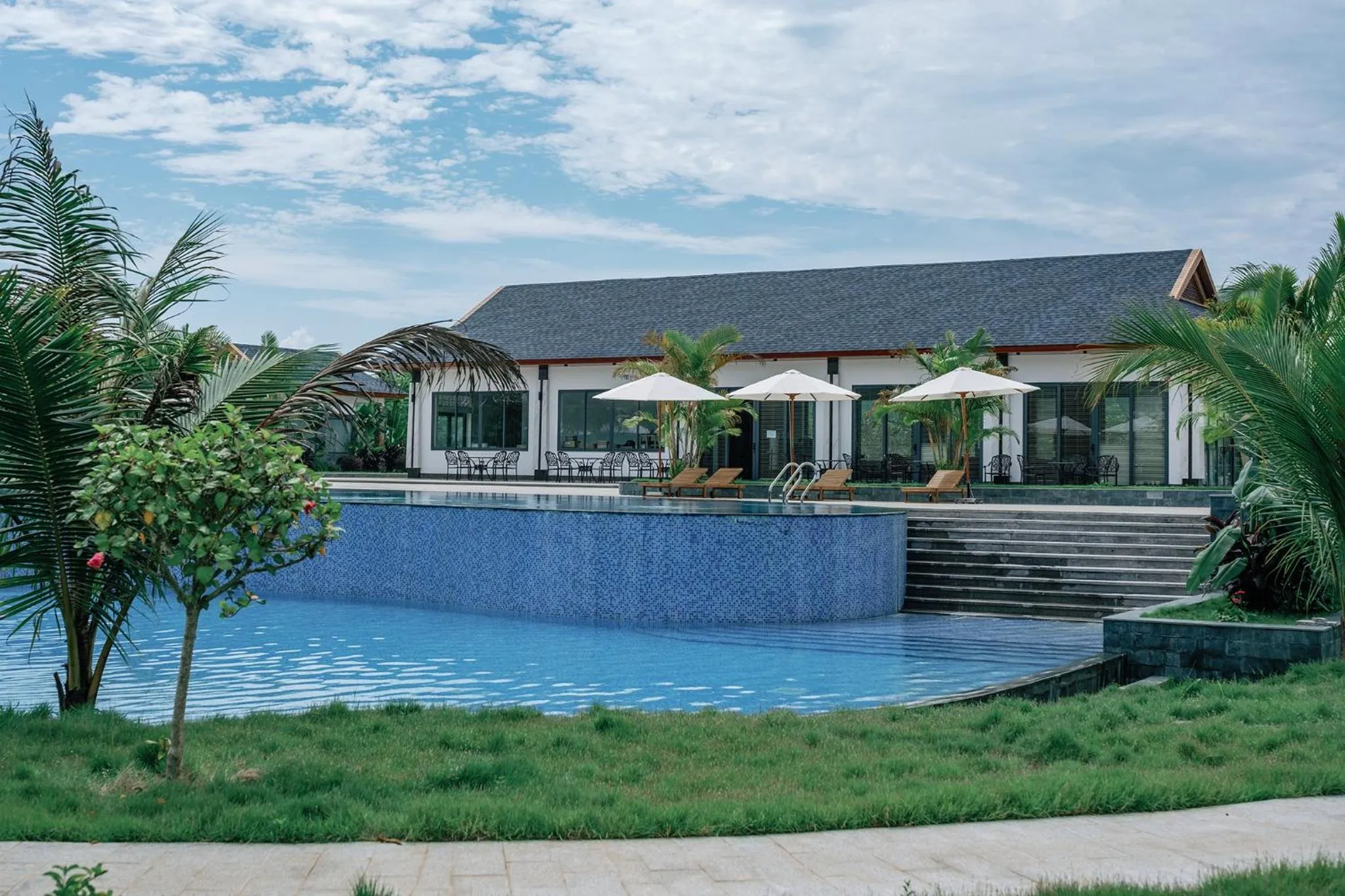 Restaurant/places to eat in Lamori Resort & Spa