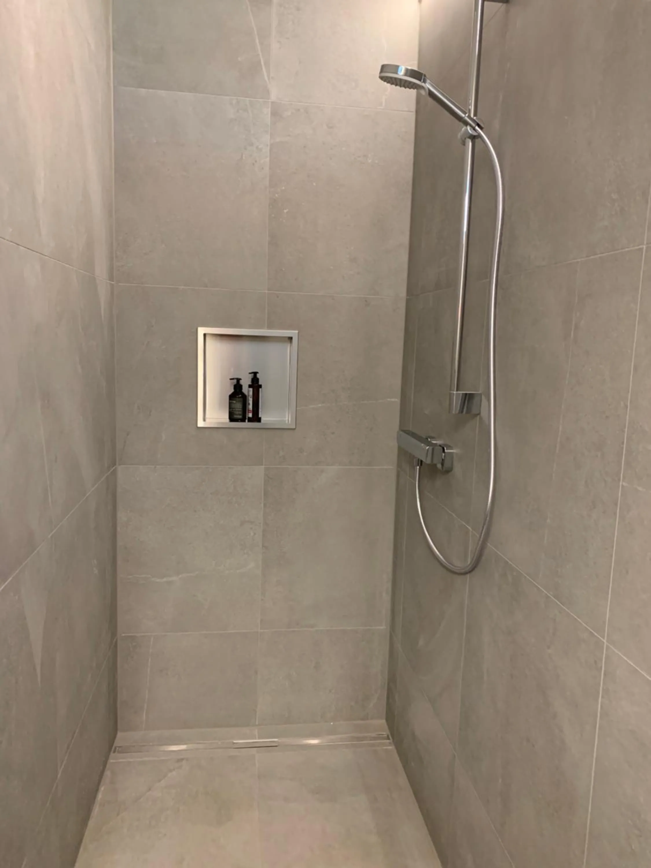 Shower in Happy Stay Rentals