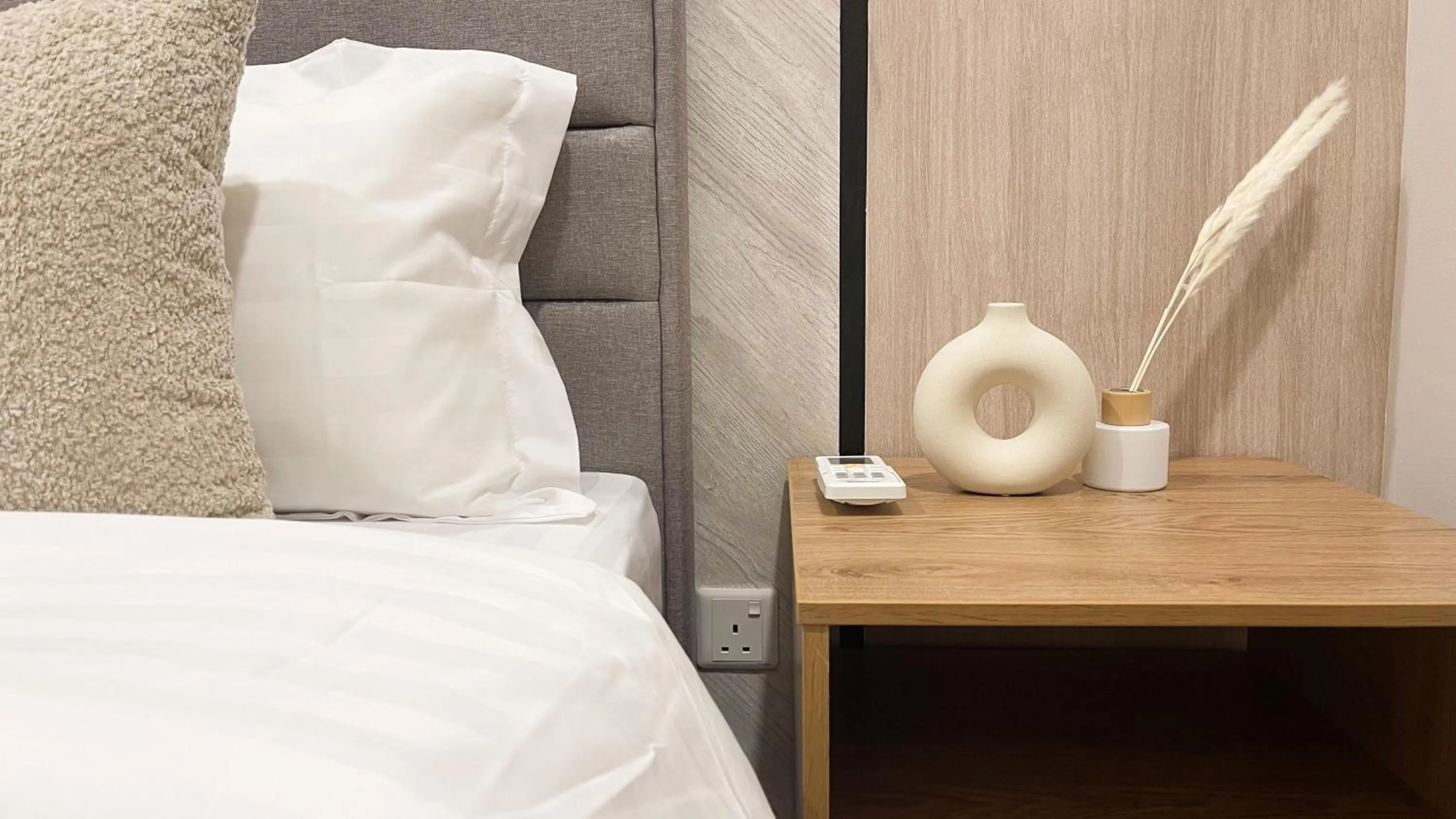 Bed in Mossaz By Synergy Property Management