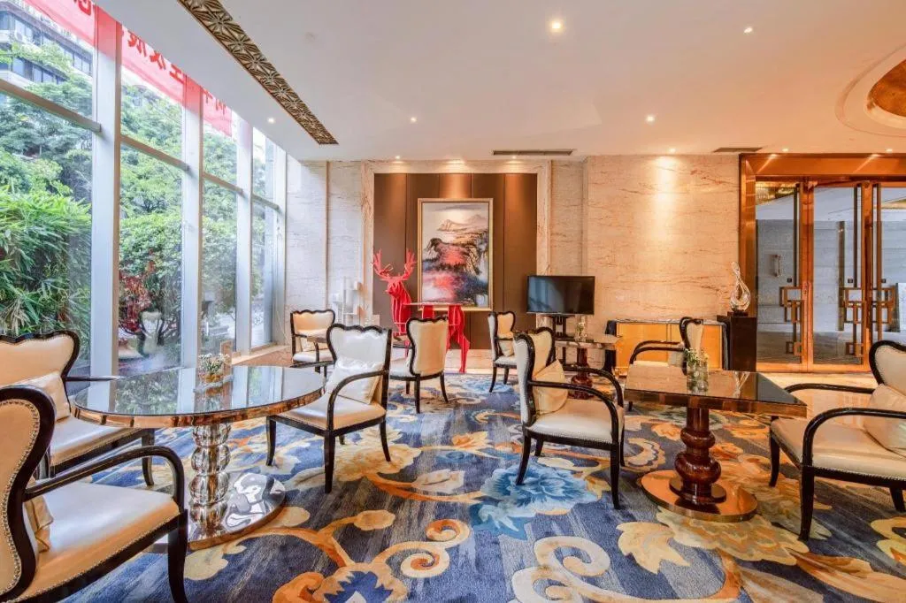 Chengdu Rising Butterfly Hotel