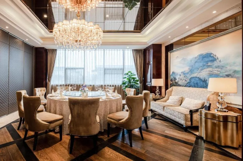 Chengdu Rising Butterfly Hotel