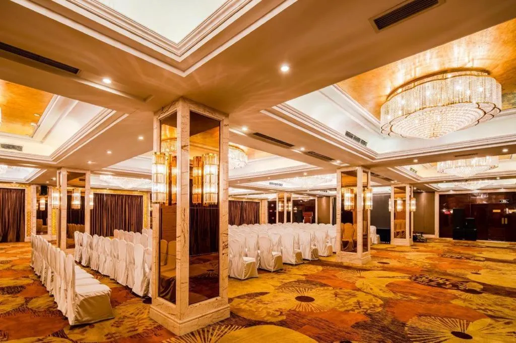 Chengdu Rising Butterfly Hotel