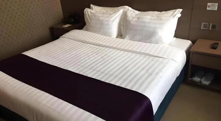 Bed in Largos Hotel