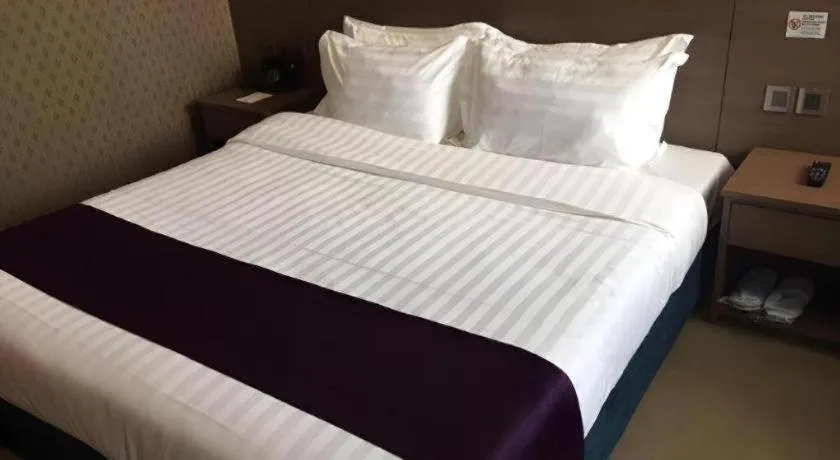 Bed in Largos Hotel