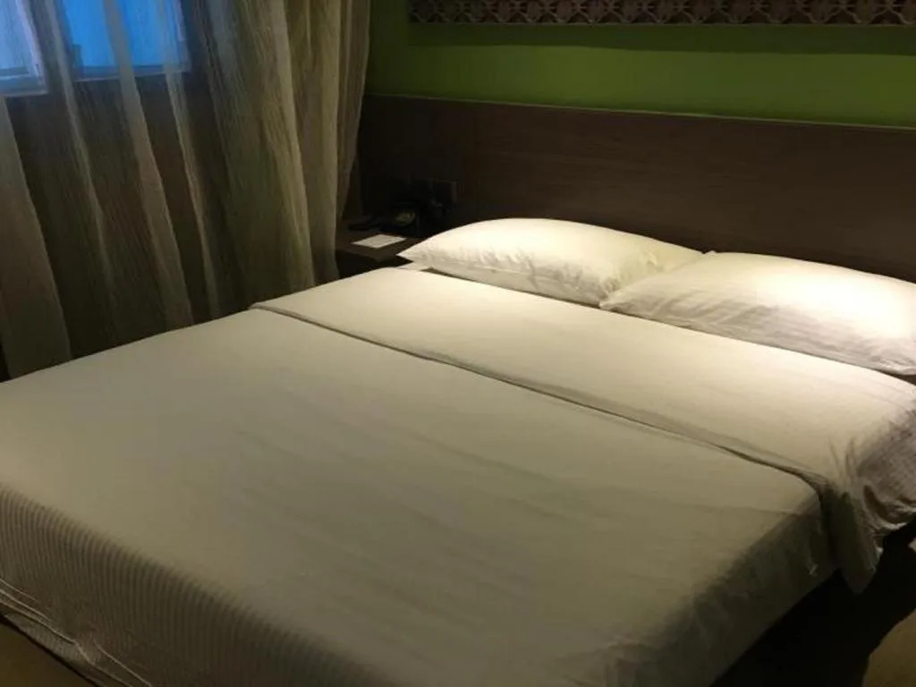 Bed in Largos Hotel