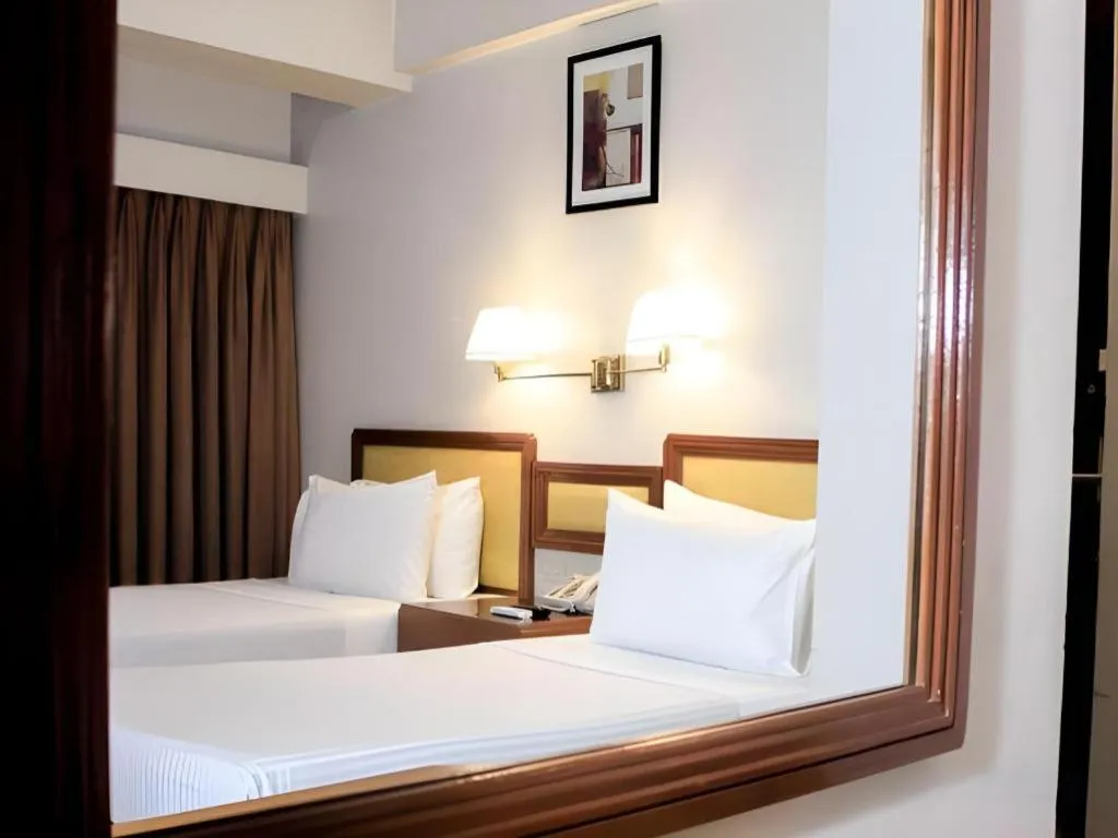 Bed in Palm Hotel Manila