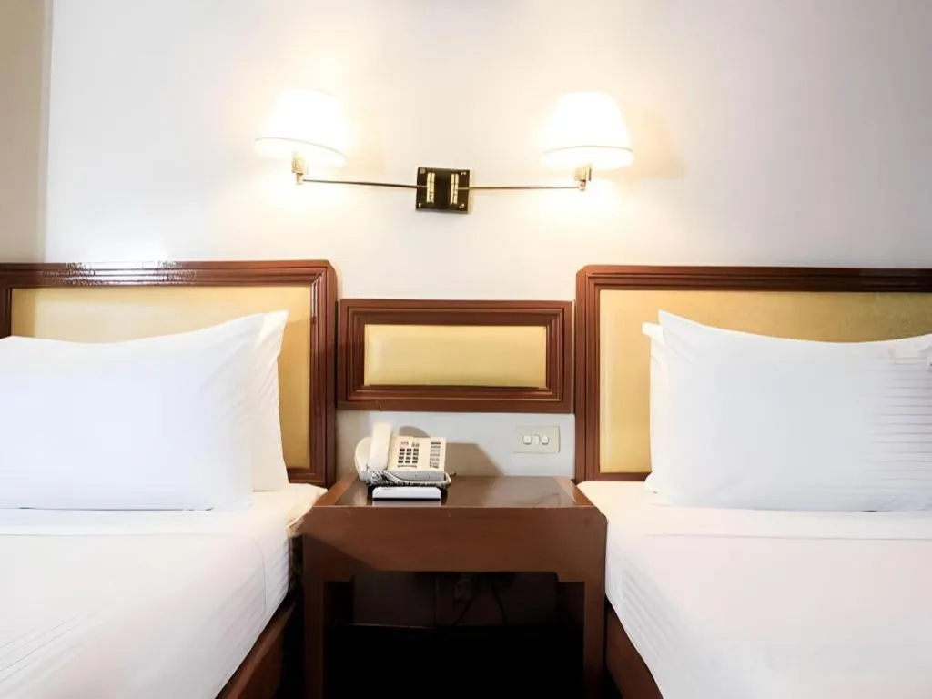 Bed in Palm Hotel Manila