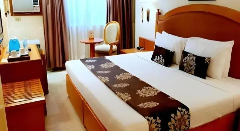 Bed in Palm Hotel Manila Bed in Palm Hotel Manila