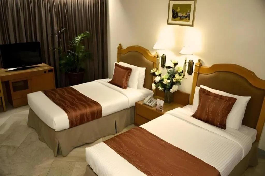 Bed in Palm Hotel Manila