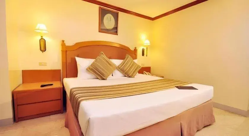 Bed in Palm Hotel Manila Bed in Palm Hotel Manila