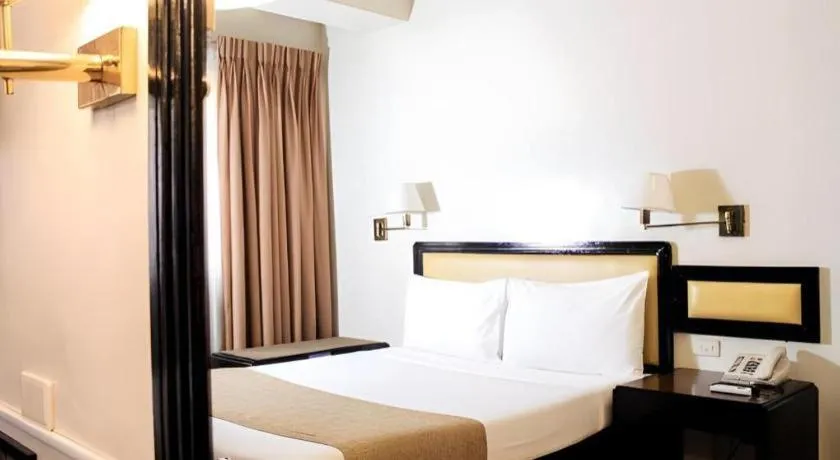 Bed in Palm Hotel Manila