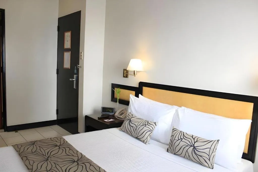 Bed in Palm Hotel Manila