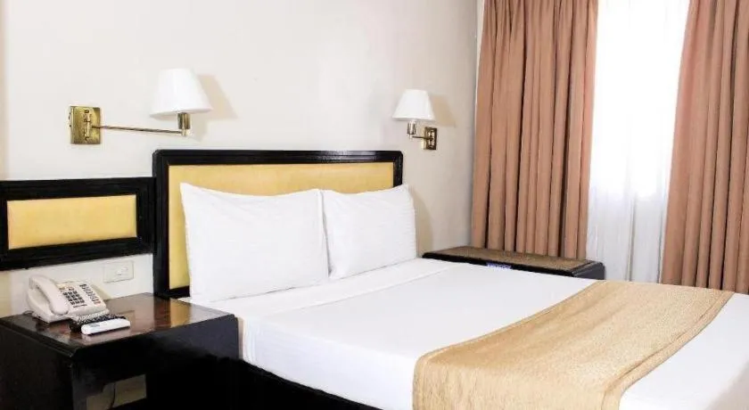 Bed in Palm Hotel Manila