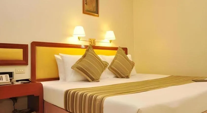 Bed in Palm Hotel Manila