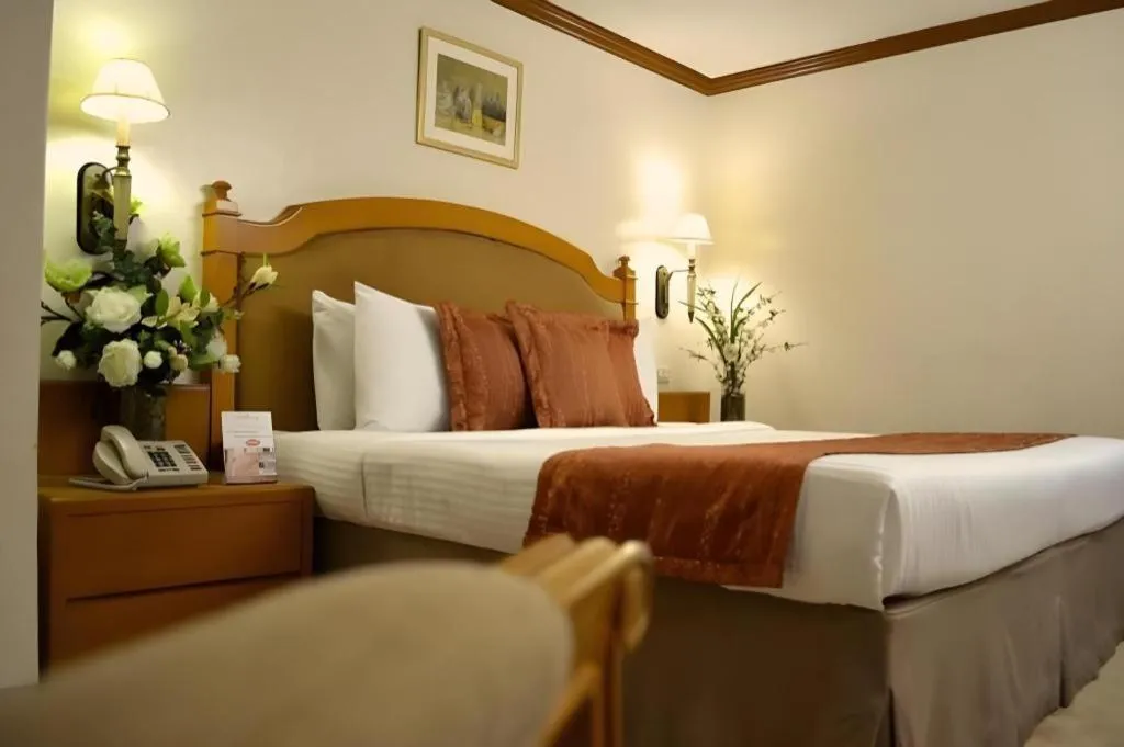 Bed in Palm Hotel Manila