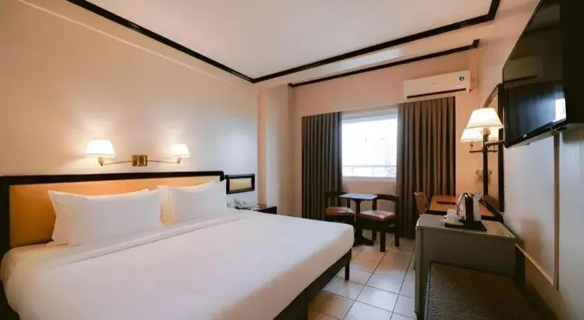 Bed in Palm Hotel Manila Bed in Palm Hotel Manila