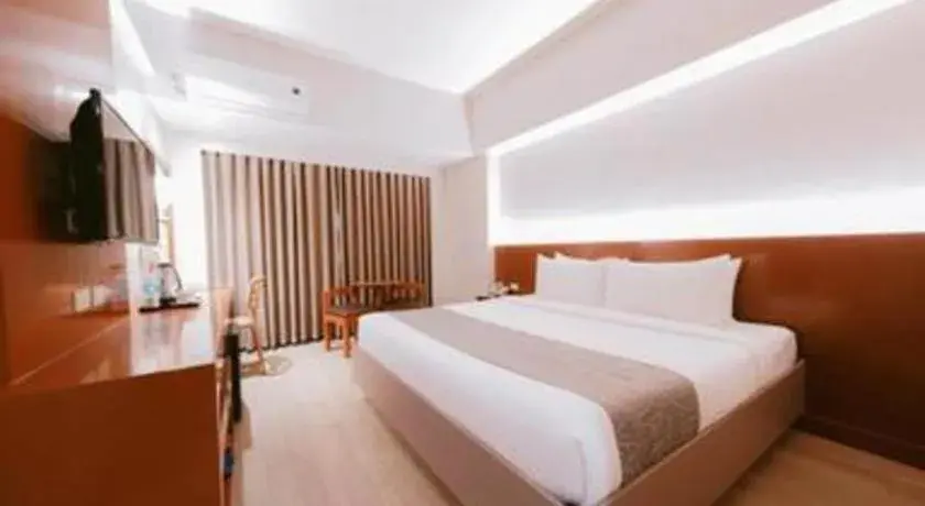 Bed in Palm Hotel Manila Bed in Palm Hotel Manila