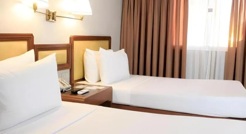 Bed in Palm Hotel Manila