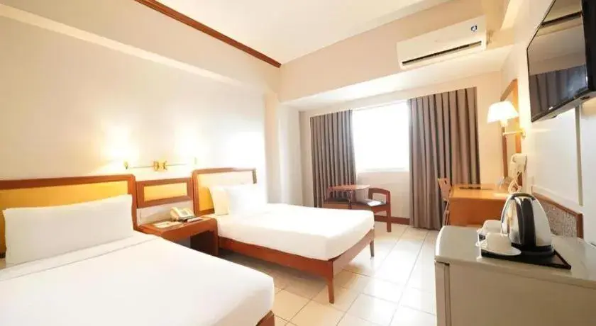 Bed in Palm Hotel Manila Bed in Palm Hotel Manila